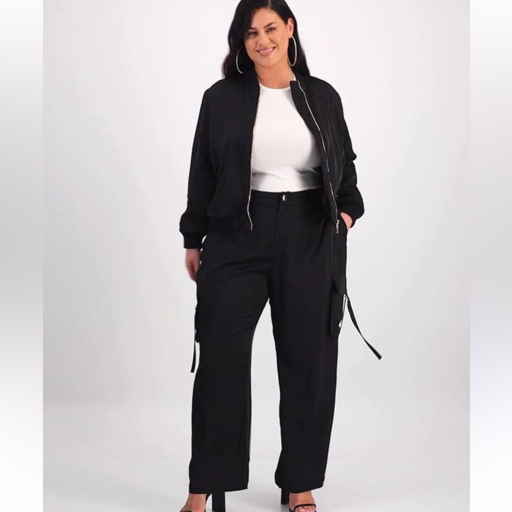 Nina Parker Women’s Black Curvy Plus Size Straight leg Cargo Silky Pants Sz 20W